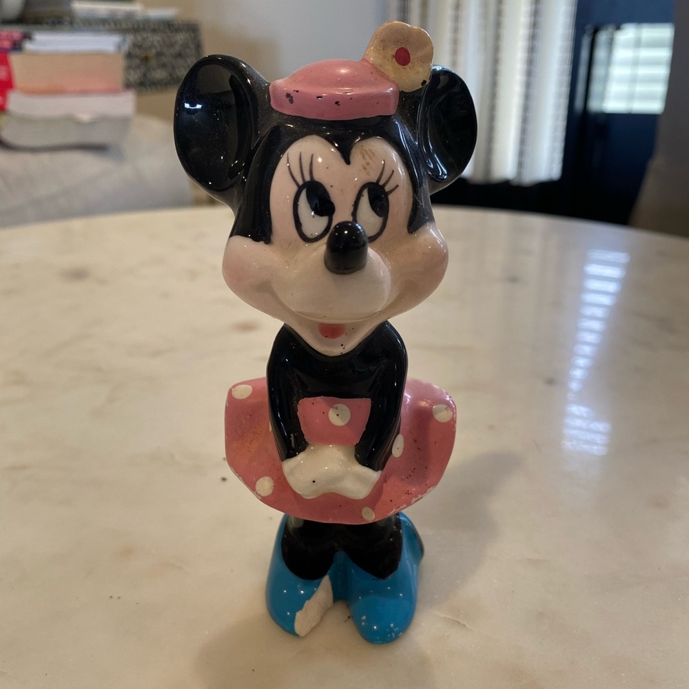 ⚠️❗️Vintage Minnie Mouse Pottery. Chipped foot piece